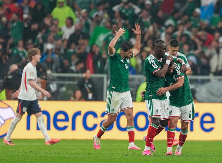 Julian Quinones scores for Mexico || Imago