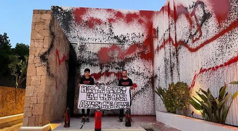 Vandals destroy Messi's Villa | BETUS