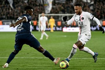 Neymar strikes twice as PSG hold on to beat Bordeaux