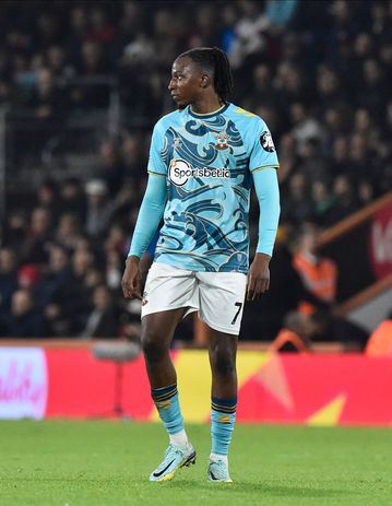 Baptism of fire for Joe Aribo as Newcastle thrash Southampton