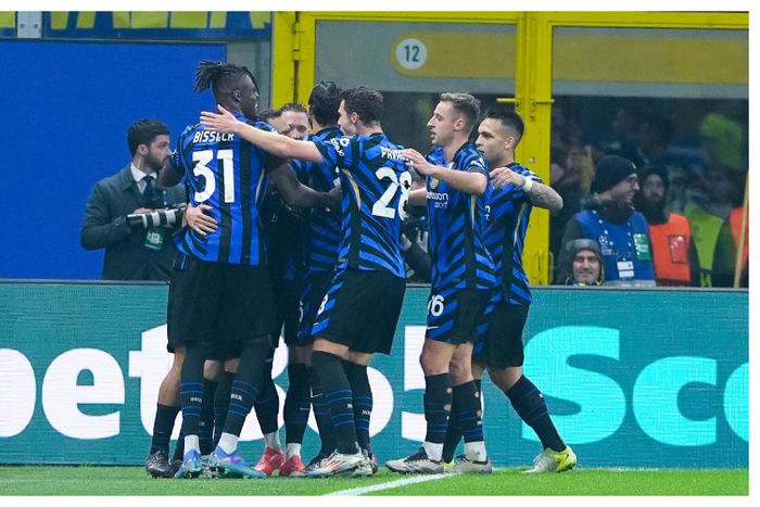 Arsenal suffer first Champions League defeat