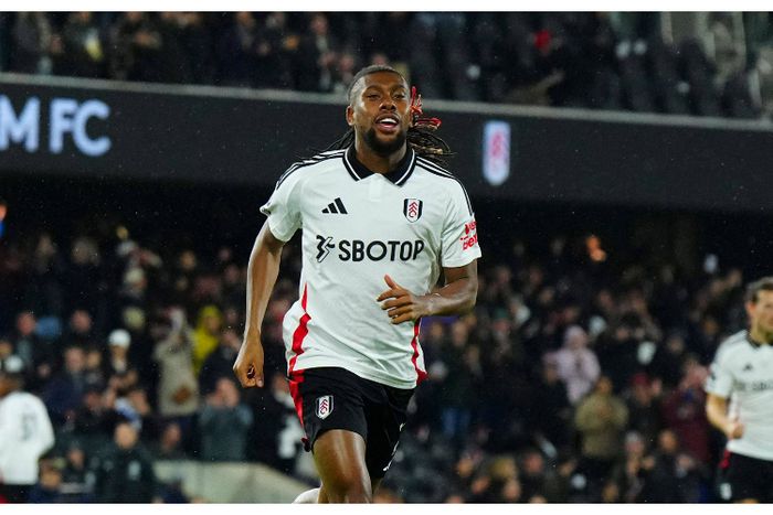 Ex-Chelsea star names who to credit for Iwobi’s form