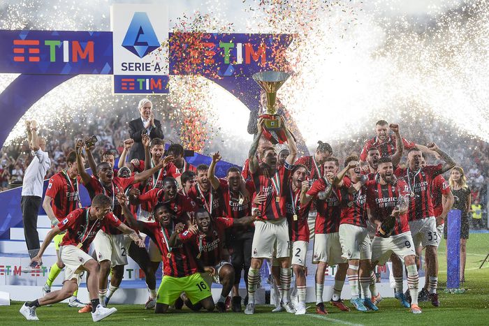 Serie A Alessio Romagnoli of AC Milan lifts the Scudetto trophy as players of AC Milan celebrate during during the award ceremony after the Serie A football match between US Sassuolo and AC Milan.