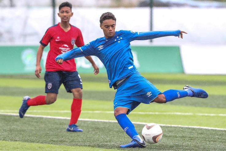 Ronaldinho's son set to join Barcelona