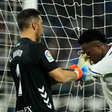 Claudio Bravo and Vinicius in Real Betis vs Real Madrid