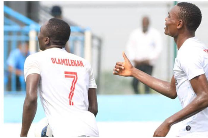 Olamilekan Adegboyega celebrates with his Beyond Limits teammate.