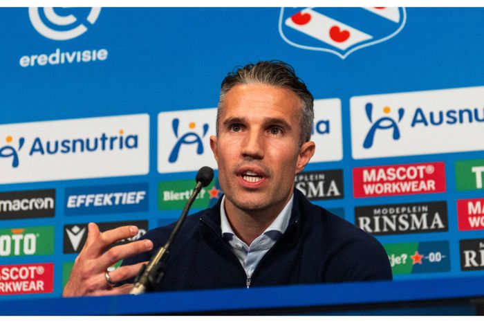 Van Persie responds with very intelligent answer