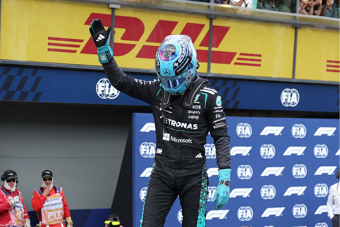 Australian GP Qualifying: George Russell snatches first pole of the season as Verstappen crashes out in Melbourne