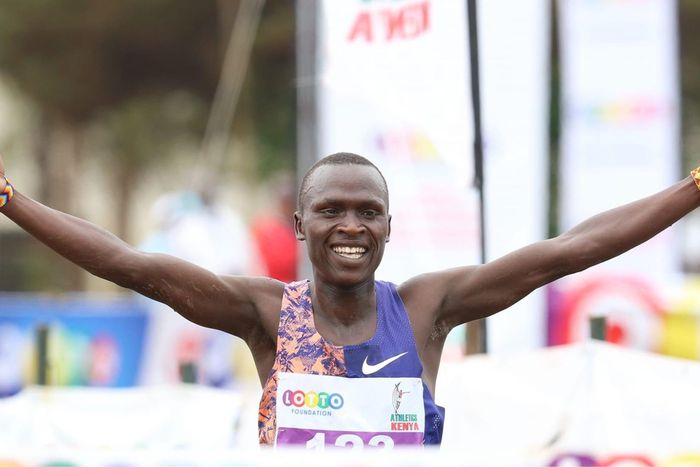 Ishmael Kipkurui wins a past a race