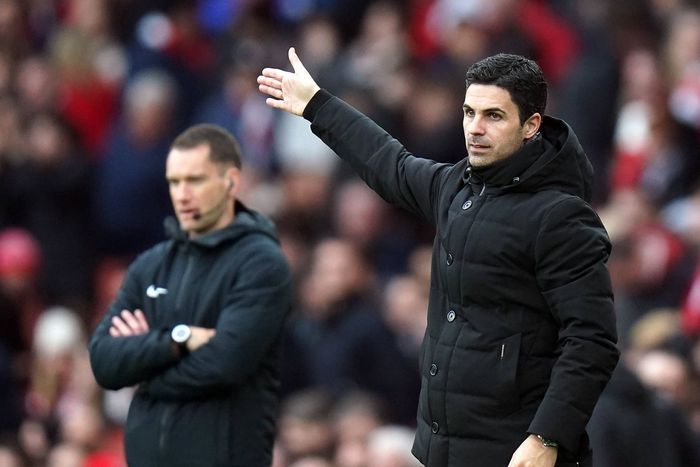 Mikel Arteta gestures during Arsenal match at Emirates.