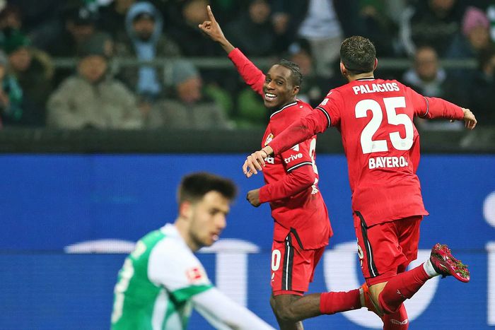 Barcelona join Manchester United in race for Leverkusen star