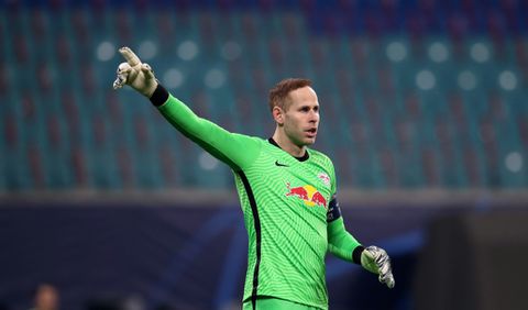 Goalkeeper Gulacsi extends Leipzig deal until 2025