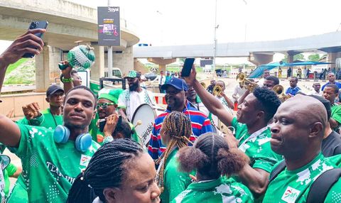 Record-breaking U18 and U20 athletes given heroic welcome by Sports Minister Dare