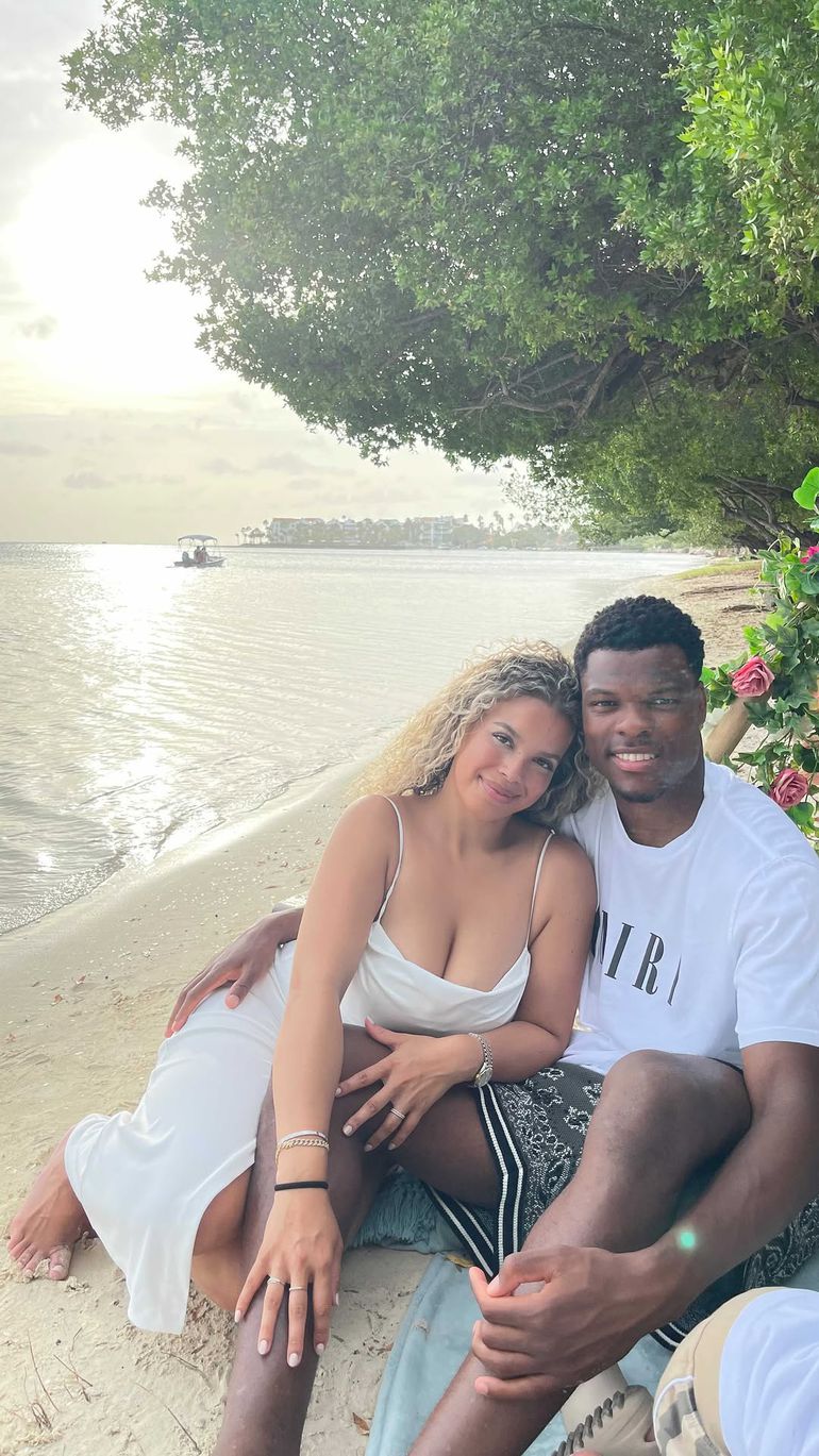 Denzel Dumfries Wife