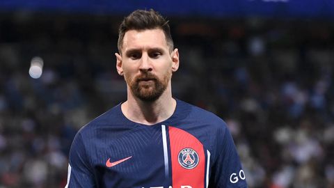 Messi finally makes decision on €1Billion Saudi offer with time running out for Barcelona