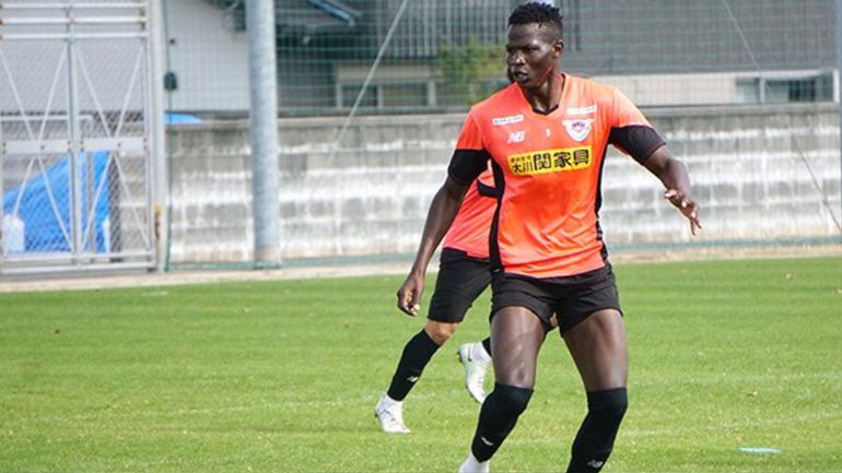 Anthony Akumu playing for Sogan Tosu.