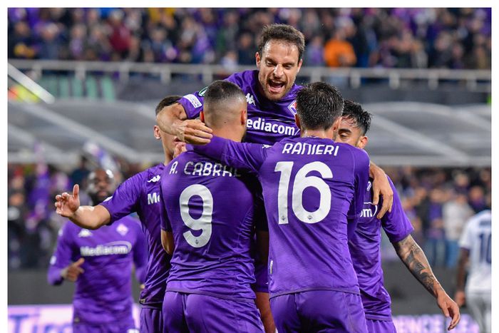 Fiorentina players celebrate their win against Basel