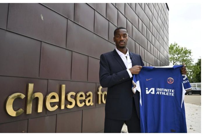 Chelsea sign Tosin