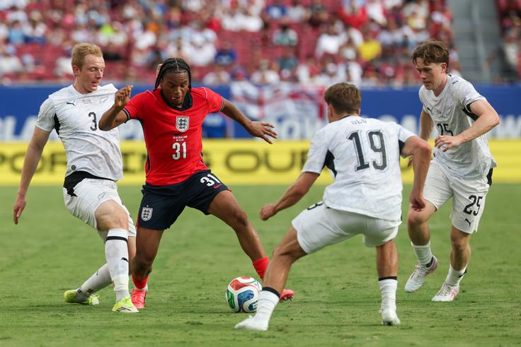 ‘These boys don’t learn’ — Fans lament as Super Eagles target makes England debut