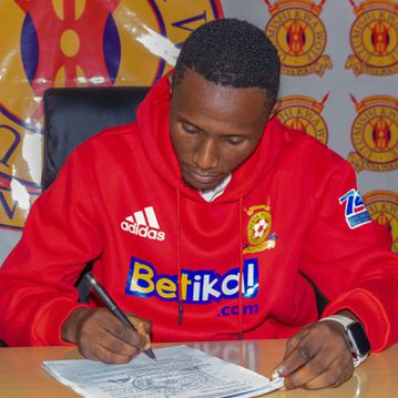 Muguna explains reasons behind cryptic social media post wearing Simba jersey