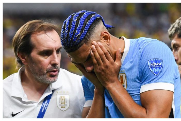 Barcelona star Araujo leaves field in tears