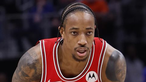 Huge blow for Lakers as Sacramento Kings land DeRozan for 3 years, $74M