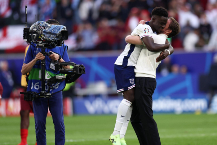 England vs Switzerland Bukayo Saka and Gareth Southgate head coach of England celebrates at the end of the UEFA EURO, EM, Europameisterschaft || Image credit: Imago