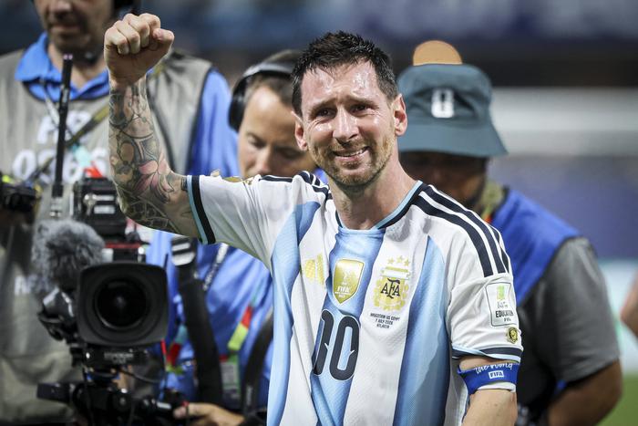 Messi issues rallying cry ahead of England showdown