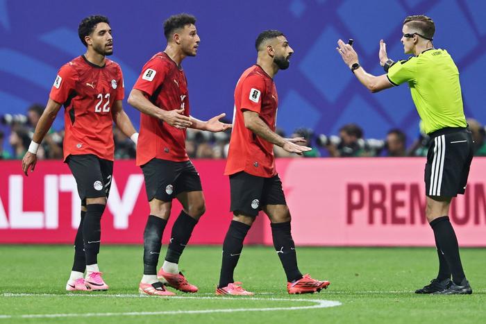 Ex-EPL referee calls out VAR inconsistency