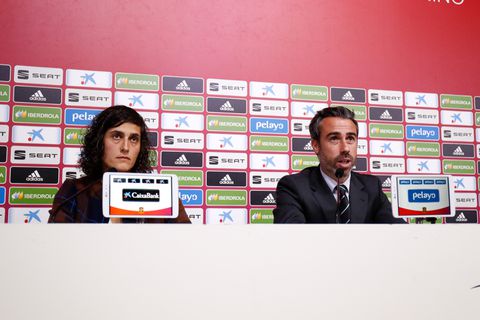 Former Spain coach Jorge Vilda with his replacement Montse Tome | Imago