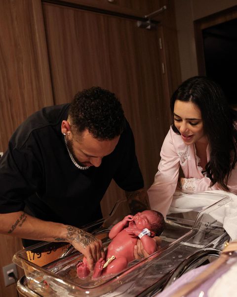 Neymar e Bruna Biancardi com a bebê Mavie