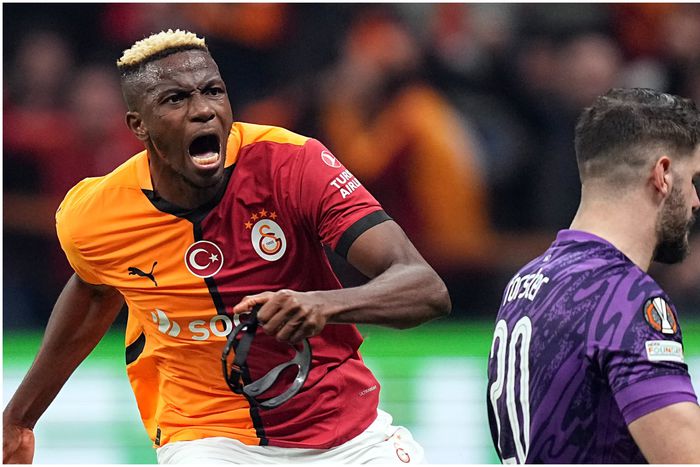 Victor Osimhen celebrates his second goal for Galatasaray against Tottenham.