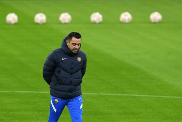 Xavi calls on struggling Barcelona to 'make history' at Bayern