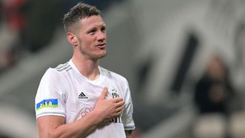 Manchester United hold talks over Wout Weghorst loan