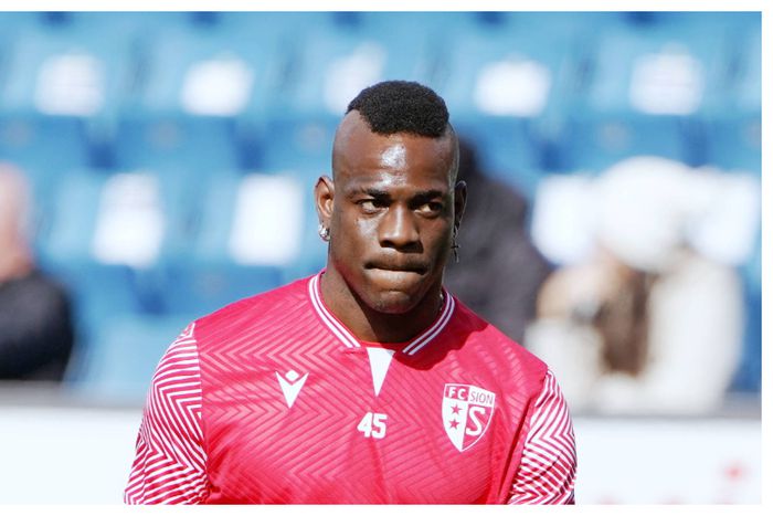 Mario Balotelli causes panic in the dressing room