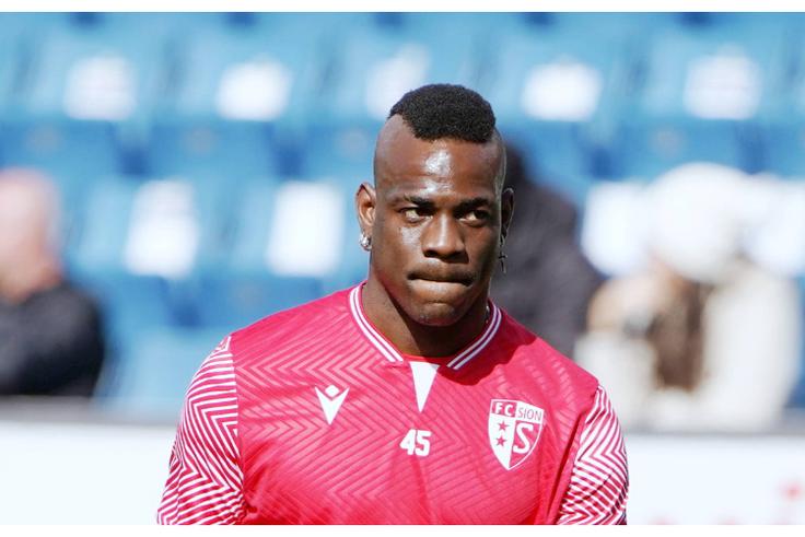 Mario Balotelli causes panic in the dressing room