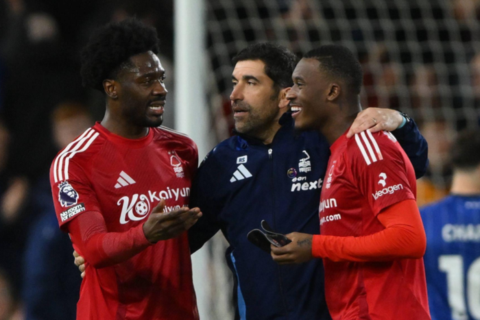 Ola Aina of Nottingham Forest, Rui Pedro Silva, Nottingham Forest assistant manager, and Callum Hudson-Odoi of Nottingham Forest celebrate victory || Image credit: Imago