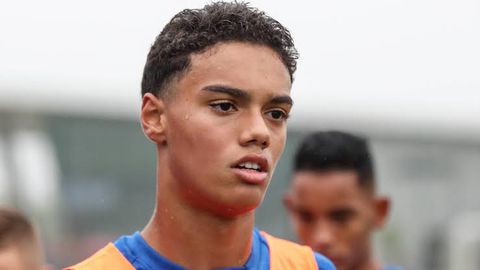 Ronaldinho’s 18-year-old son shows amazing skills in debut for Barcelona