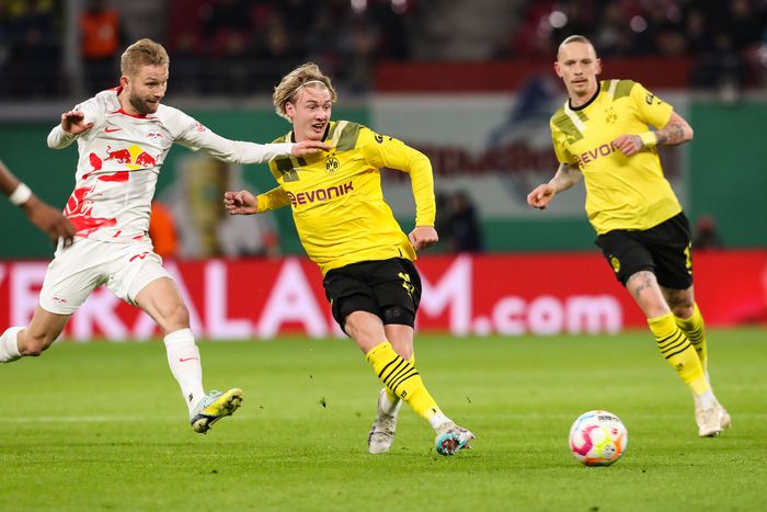 Julian Brandt in action against Leipzig