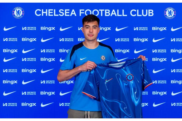 Chelsea confirm the signing of Aaron Anselmino