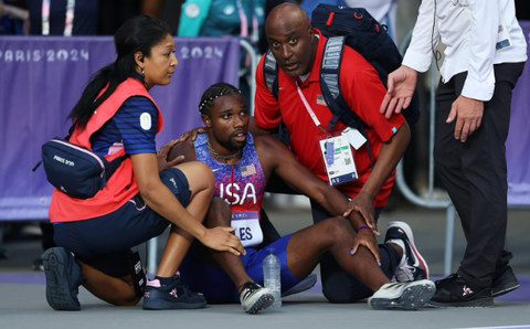 'World champion of what?' - Fans brutally troll Noah Lyles after he misses out on Olympic 200m title to Letsile Tebogo