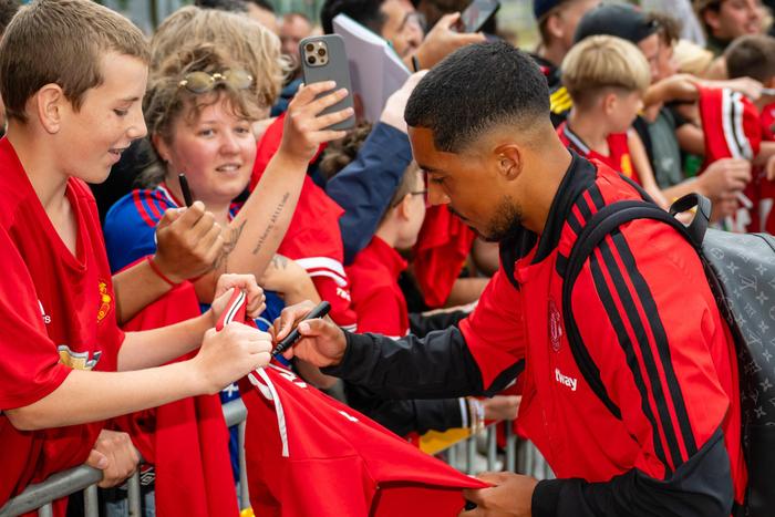 Man United vs PSG: Youri Tielemans could make his debut.