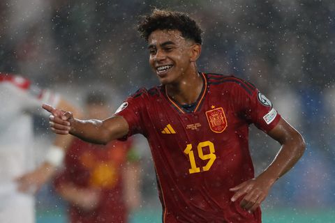 16-year-old Barcelona youngster sets new national team record on Spain debut