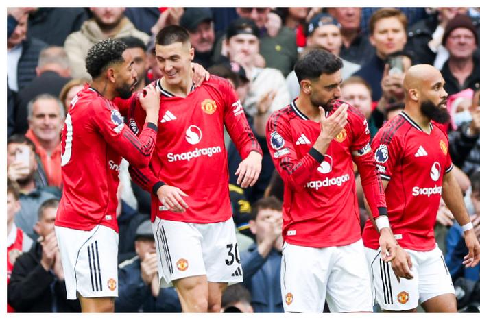 Scholes tells Carrick to bench star player