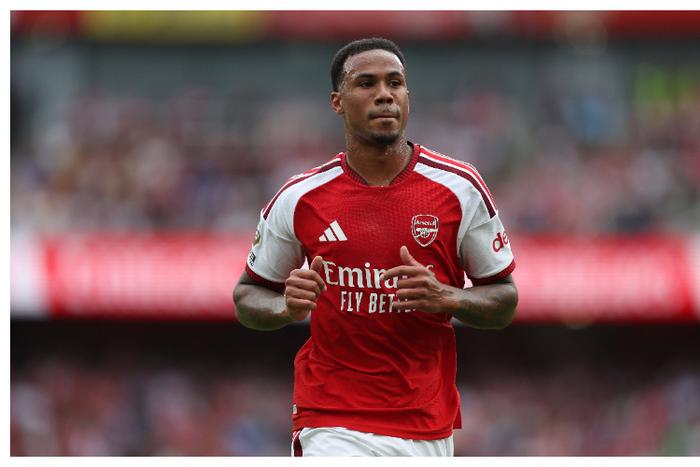 Rooney claims Gabriel should have been sent off