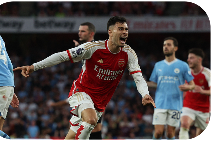 Gabriel Martinelli scores Arsenal's winning goal against Man City