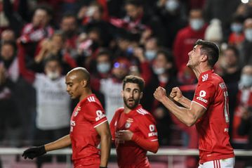 Benfica beat Dynamo Kiev to knock out Barca