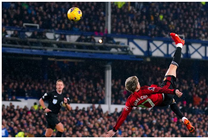 Alejandro Garnacho scored a stunning overhead kick for Manchester United at Everton like his idol Cristiano Ronaldo | Imago