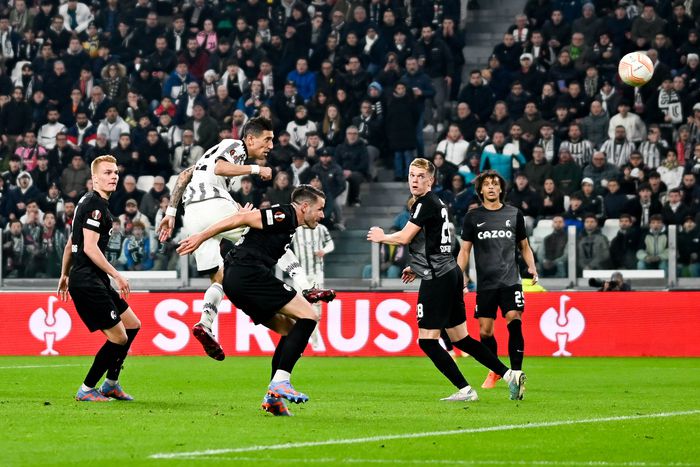 Angel Di Maria heads home the winner for Juventus vs Freiburg.