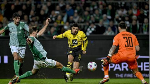Jadon Sancho scores spectacular solo goal to help Dortmund beat Bremen